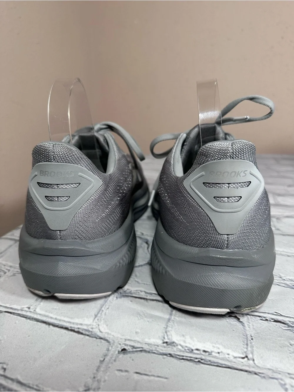 Brooks Ghost 17 Men Running Shoes 11.5 D Primer Gray/Oyster Mushroom 1104421D04